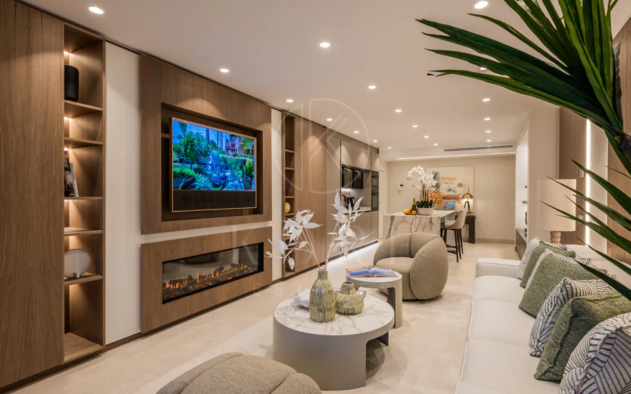 Stunning, recently renovated, apartment on the beach close to Estepona town!