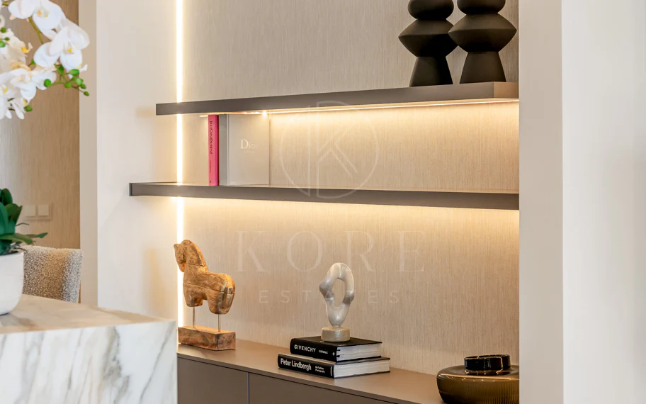 Stunning, recently renovated, apartment on the beach close to Estepona town!