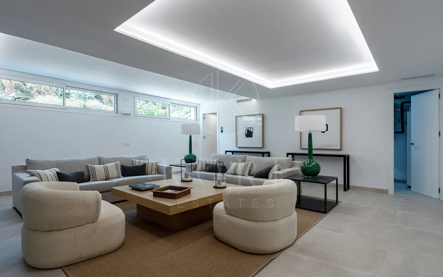 Villa for sale in El Mirador, Marbella