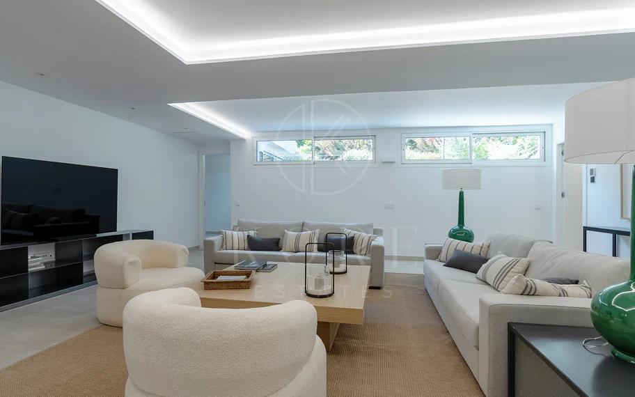 Villa for sale in El Mirador, Marbella