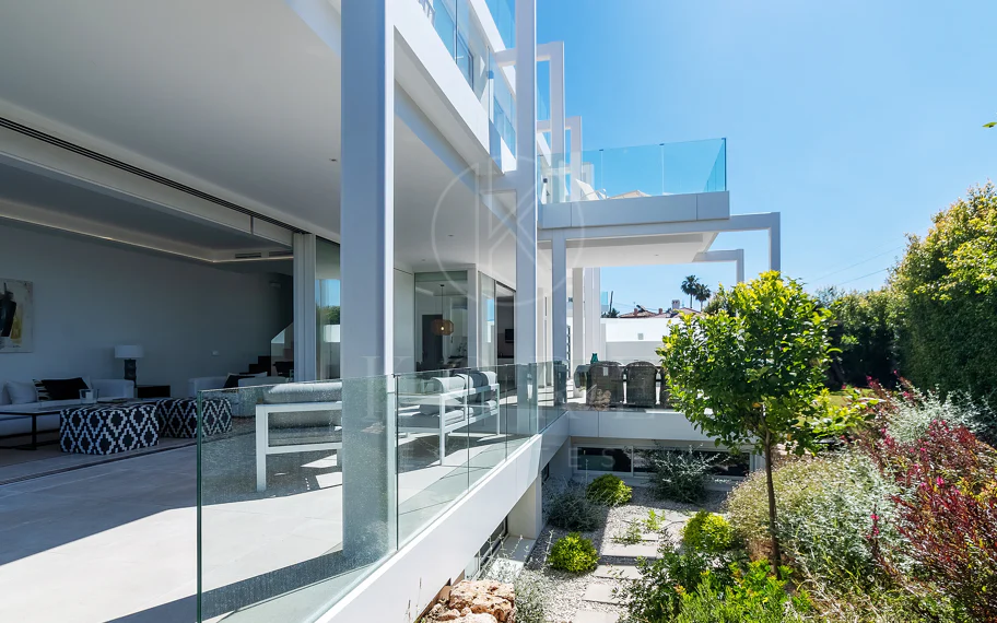 Villa for sale in El Mirador, Marbella