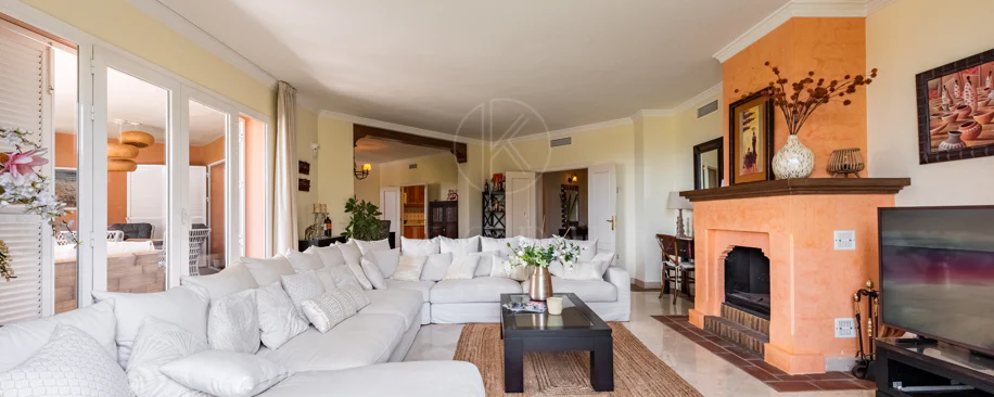 Unique Frontline Beach Villa in La Perla de la Bahía, Casares