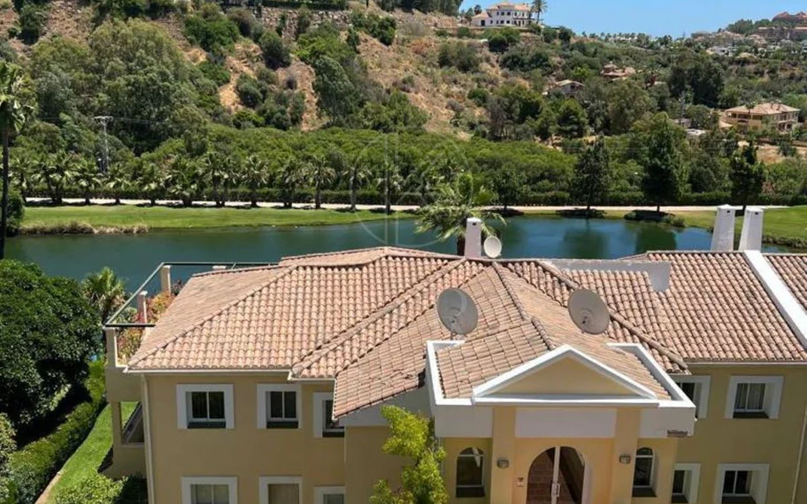 Penthouse for sale in La Quinta, Benahavis