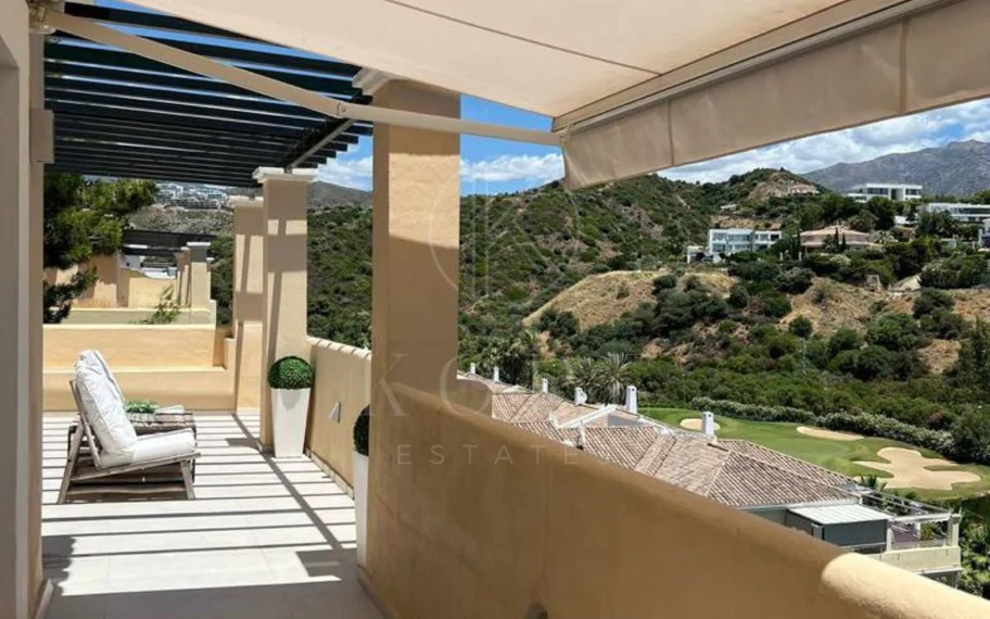 Penthouse for sale in La Quinta, Benahavis