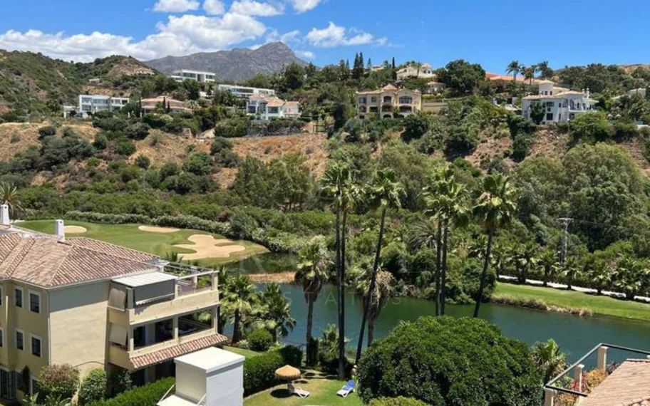 Penthouse for sale in La Quinta, Benahavis