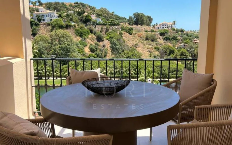 Penthouse for sale in La Quinta, Benahavis