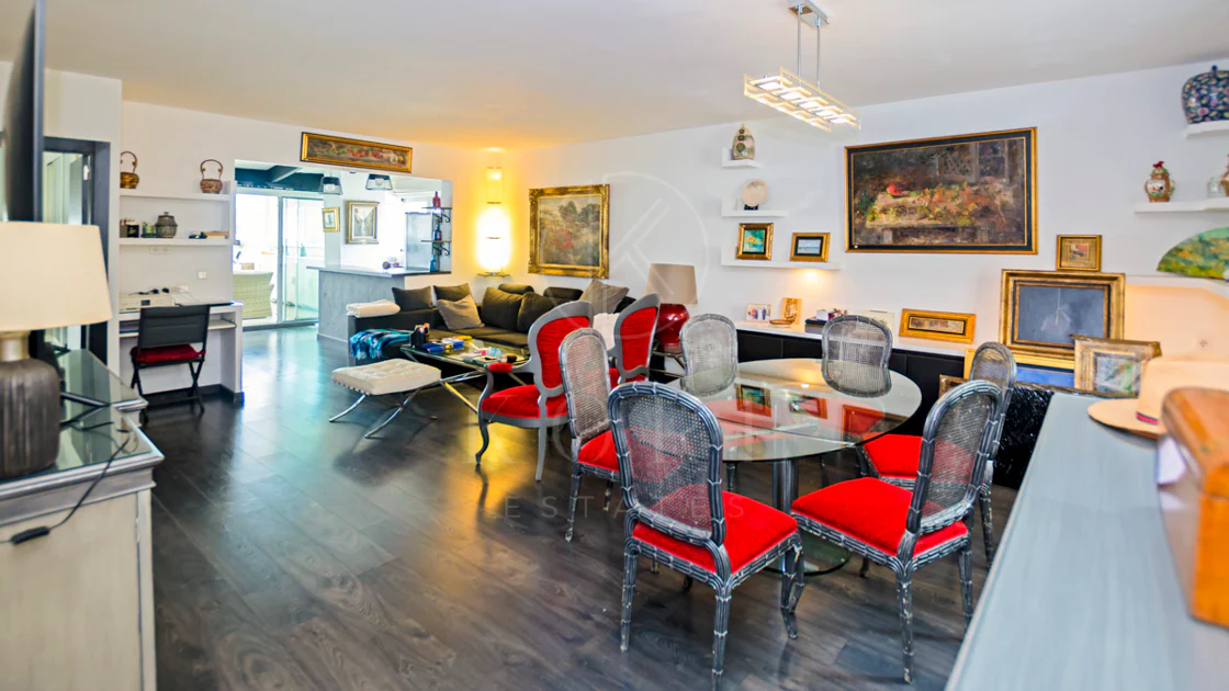 Lumină și exclusivitate în acest penthouse cu 3 dormitoare în inima Puerto Banus