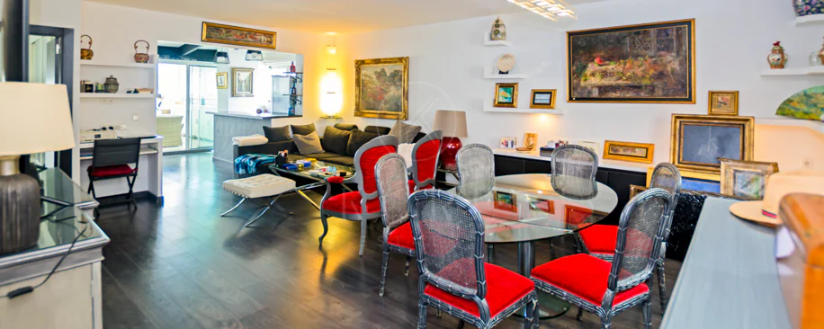 Lumină și exclusivitate în acest penthouse cu 3 dormitoare în inima Puerto Banus