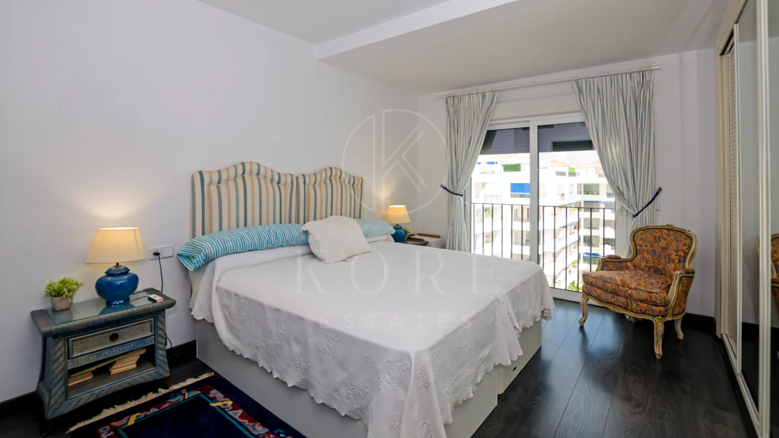 Lumină și exclusivitate în acest penthouse cu 3 dormitoare în inima Puerto Banus
