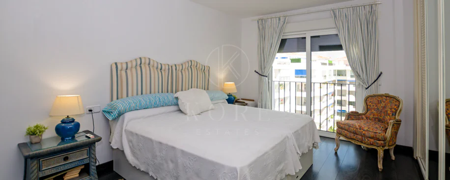 Lumină și exclusivitate în acest penthouse cu 3 dormitoare în inima Puerto Banus