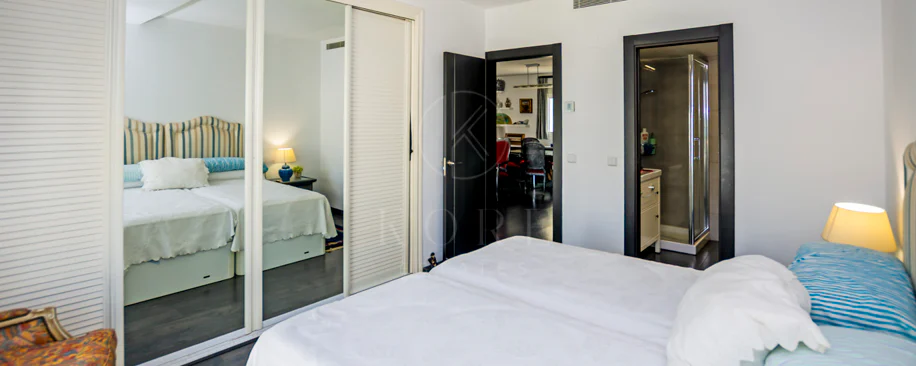 Lumină și exclusivitate în acest penthouse cu 3 dormitoare în inima Puerto Banus