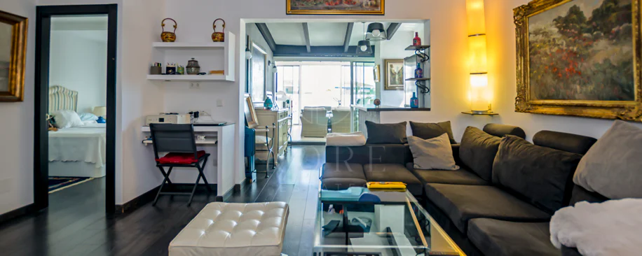 Lumină și exclusivitate în acest penthouse cu 3 dormitoare în inima Puerto Banus