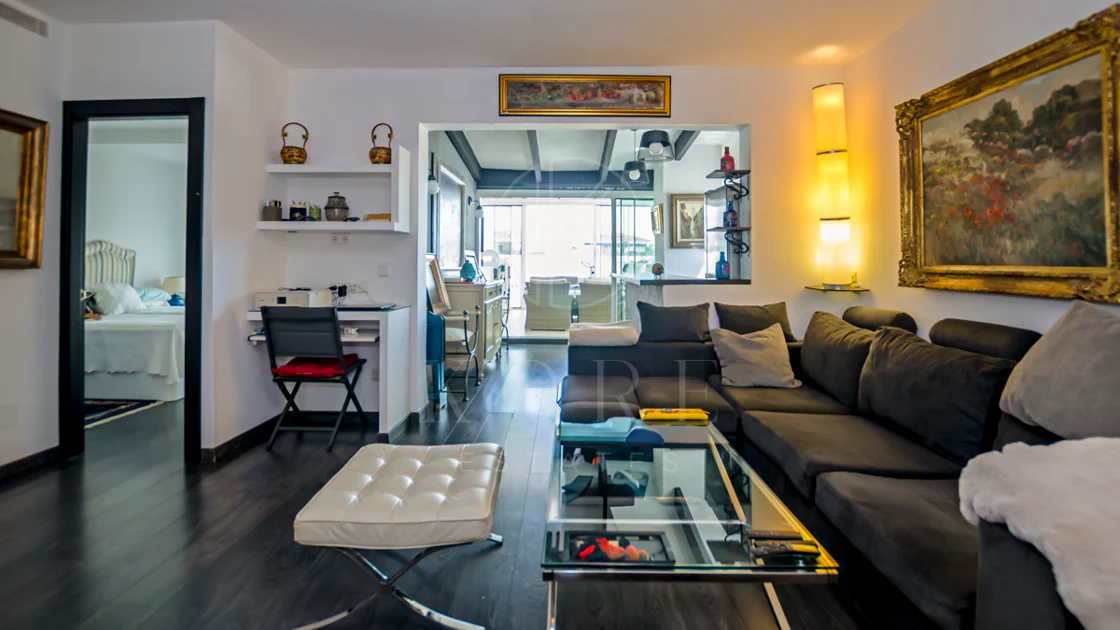 Lumină și exclusivitate în acest penthouse cu 3 dormitoare în inima Puerto Banus