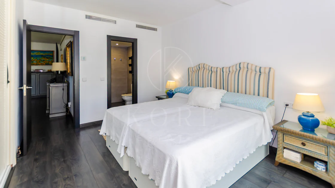 Lumină și exclusivitate în acest penthouse cu 3 dormitoare în inima Puerto Banus