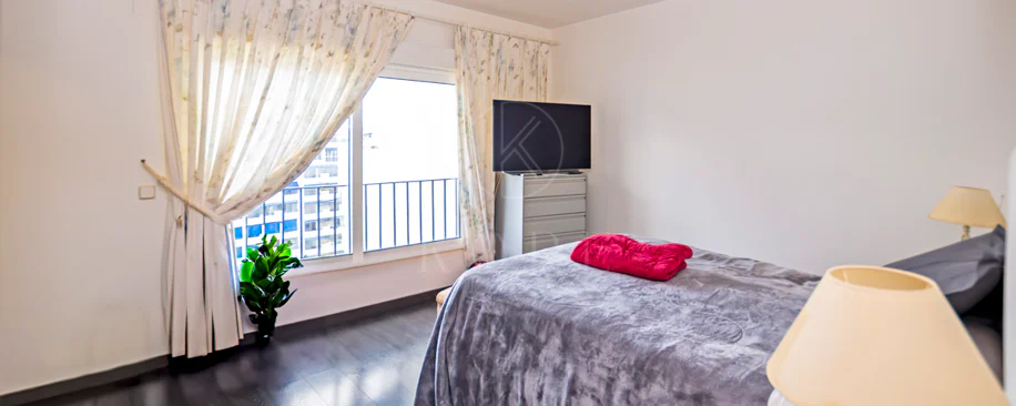 Lumină și exclusivitate în acest penthouse cu 3 dormitoare în inima Puerto Banus