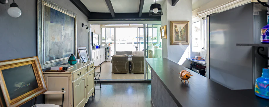 Lumină și exclusivitate în acest penthouse cu 3 dormitoare în inima Puerto Banus