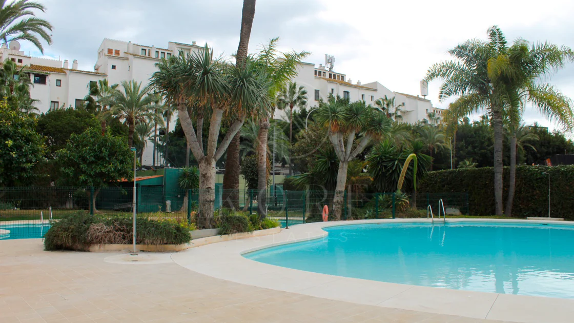 Lumină și exclusivitate în acest penthouse cu 3 dormitoare în inima Puerto Banus