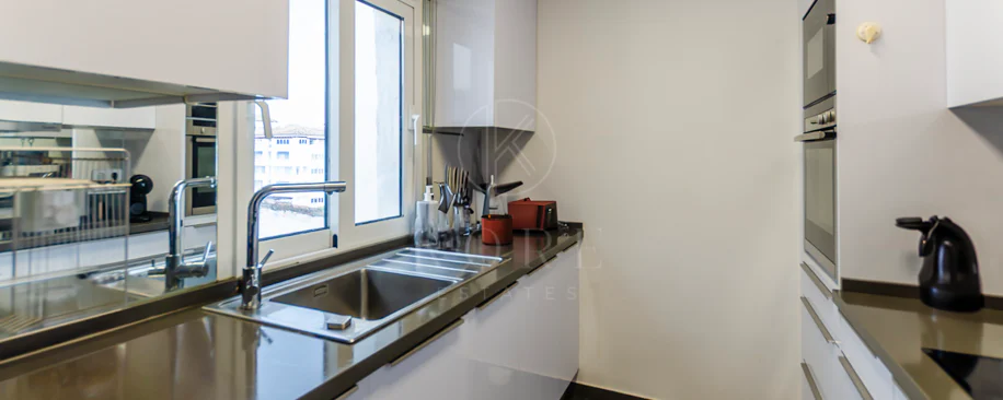 Lumină și exclusivitate în acest penthouse cu 3 dormitoare în inima Puerto Banus
