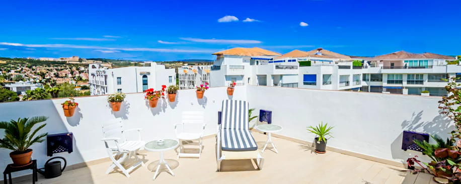 Lumină și exclusivitate în acest penthouse cu 3 dormitoare în inima Puerto Banus