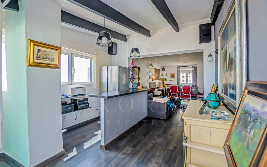 Light and exclusivity in this 3 bedroom penthouse in the heart of Puerto Banus