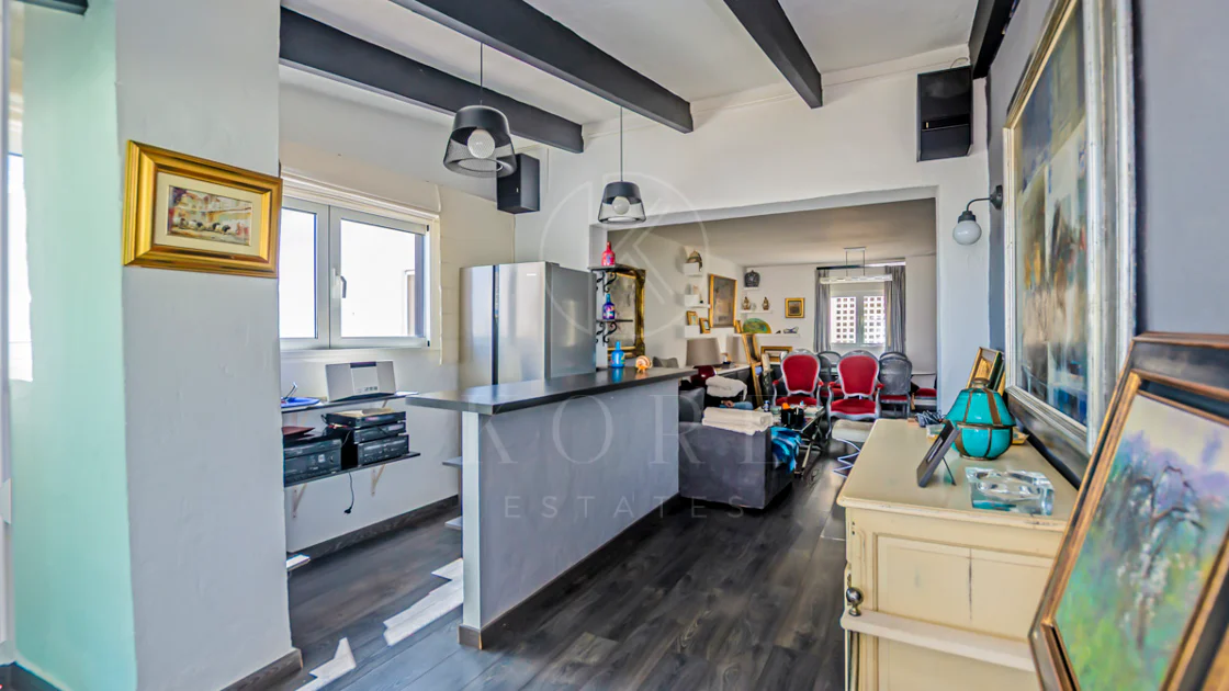 Lumină și exclusivitate în acest penthouse cu 3 dormitoare în inima Puerto Banus