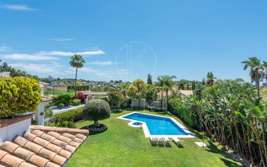 Andalusian luxury villa in El Paraiso Alto