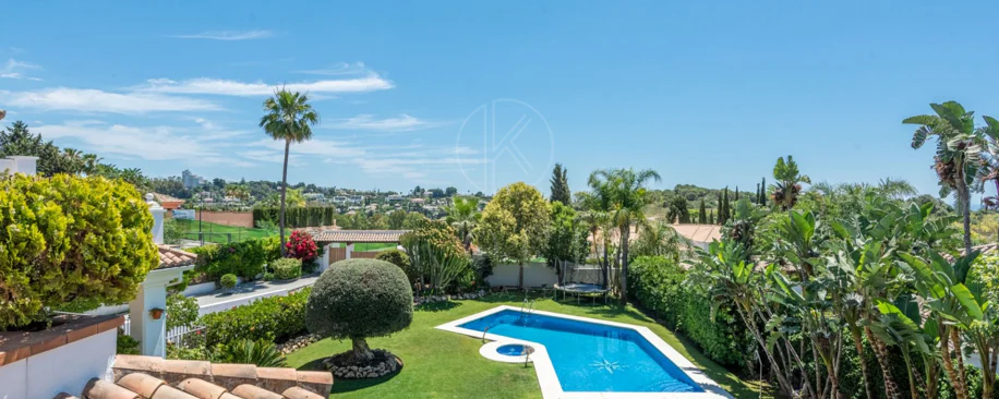 Andalusian luxury villa in El Paraiso Alto