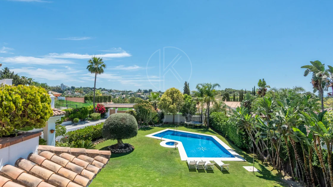 Andalusian luxury villa in El Paraiso Alto