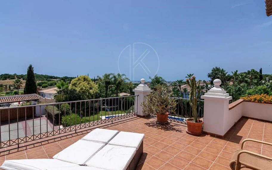 Andalusian luxury villa in El Paraiso Alto