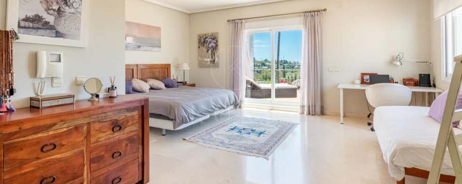 Andalusian luxury villa in El Paraiso Alto