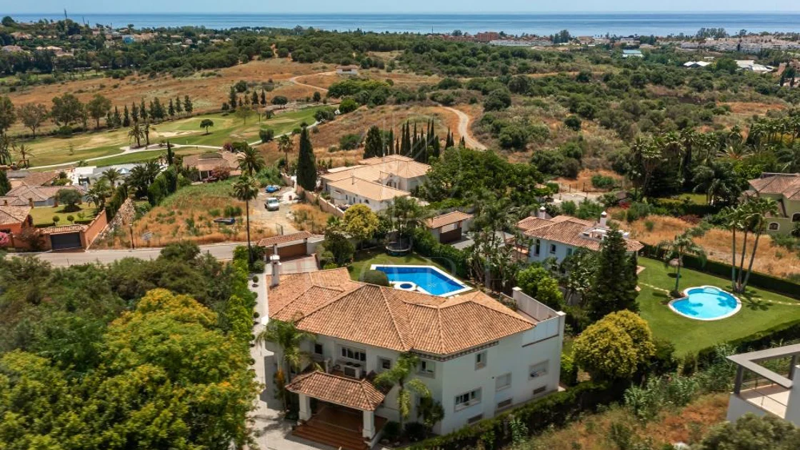 Andalusian luxury villa in El Paraiso Alto