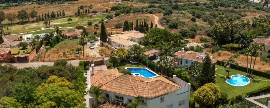Andalusian luxury villa in El Paraiso Alto