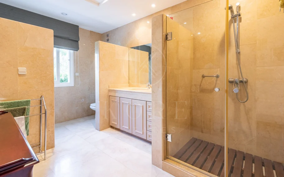Andalusian luxury villa in El Paraiso Alto