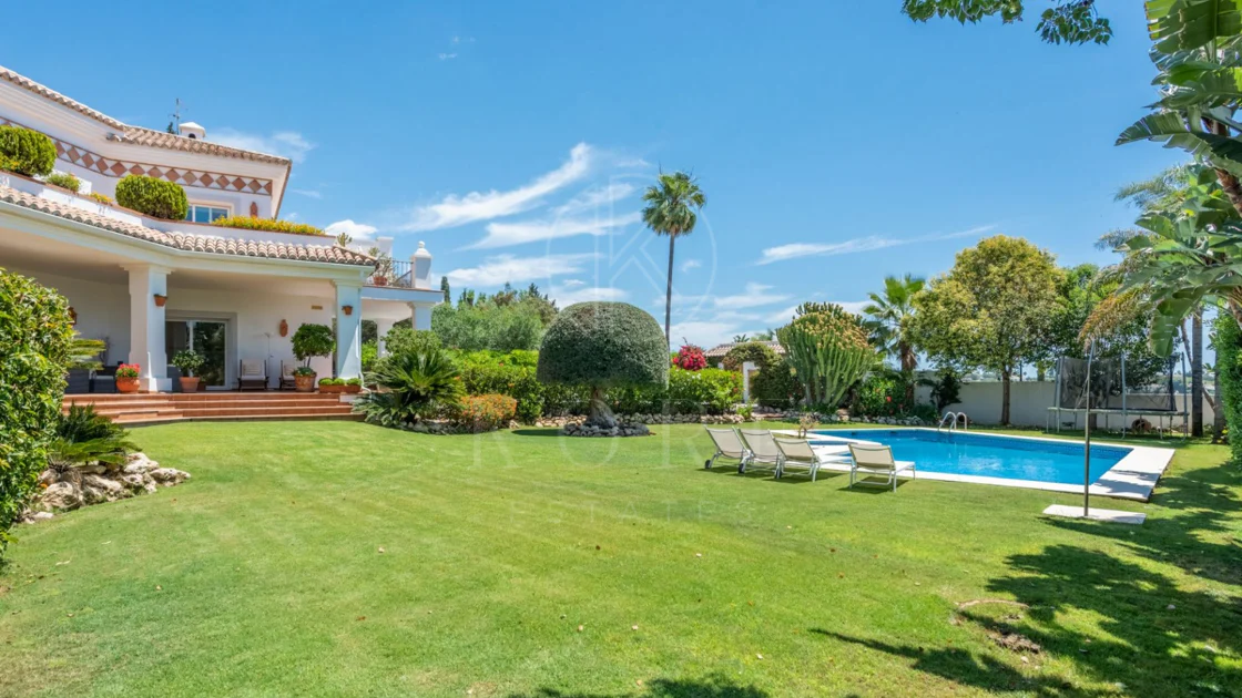 Andalusian luxury villa in El Paraiso Alto
