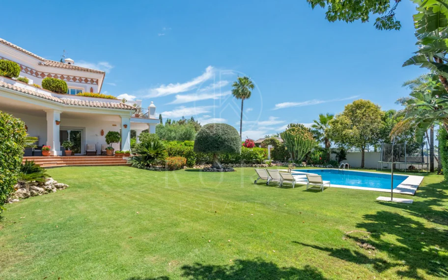 Andalusian luxury villa in El Paraiso Alto