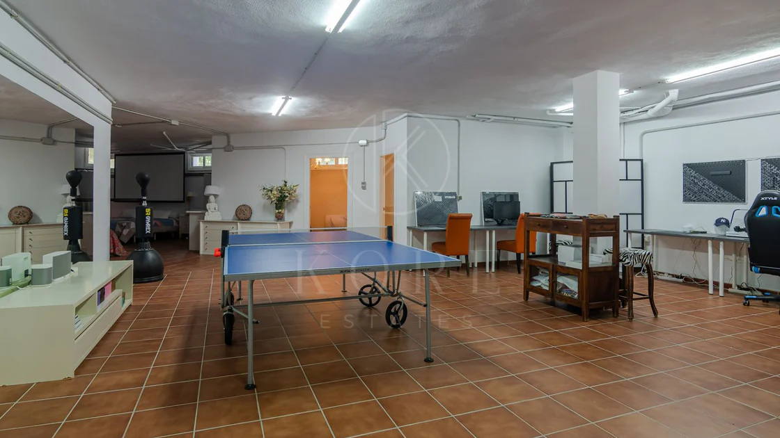 Andalusian luxury villa in El Paraiso Alto
