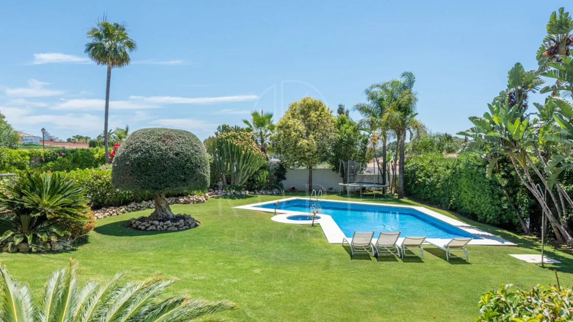 Andalusian luxury villa in El Paraiso Alto