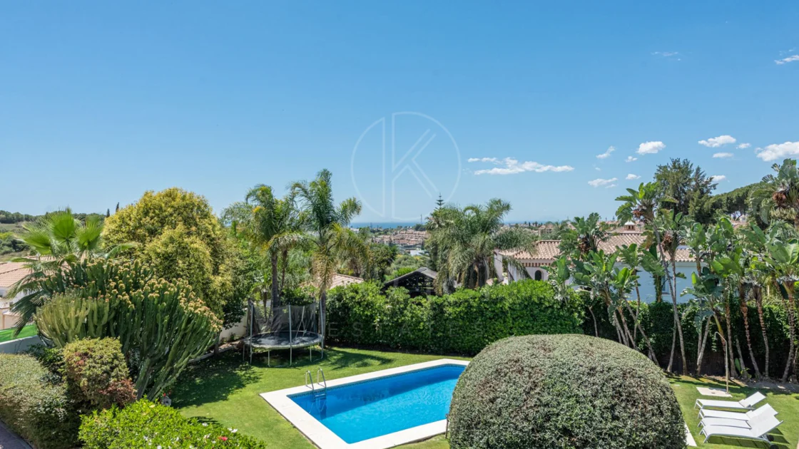 Andalusian luxury villa in El Paraiso Alto