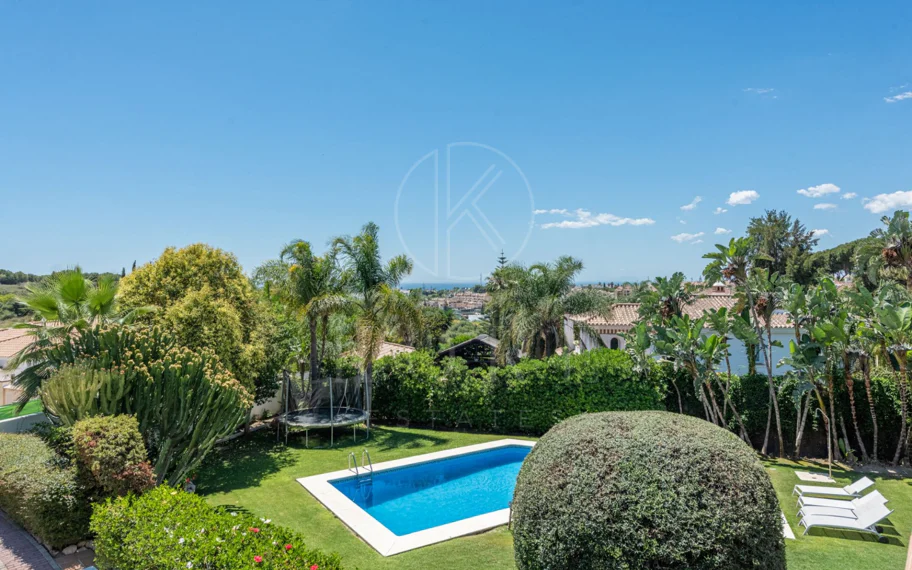 Andalusian luxury villa in El Paraiso Alto