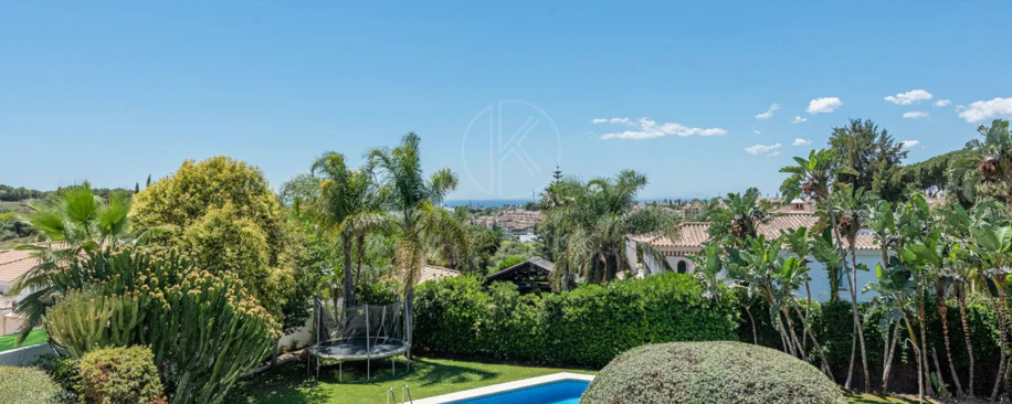 Andalusian luxury villa in El Paraiso Alto