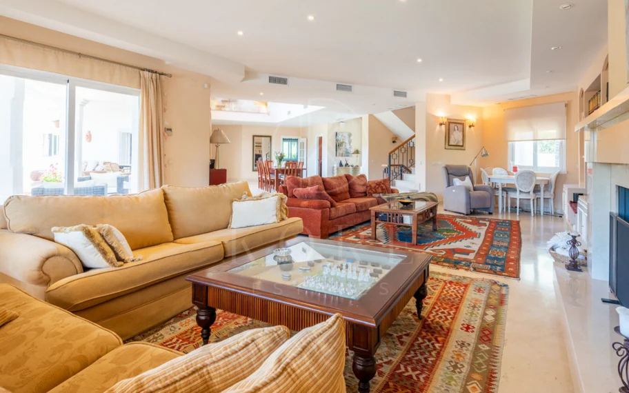 Andalusian luxury villa in El Paraiso Alto