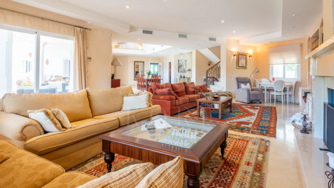 Andalusian luxury villa in El Paraiso Alto