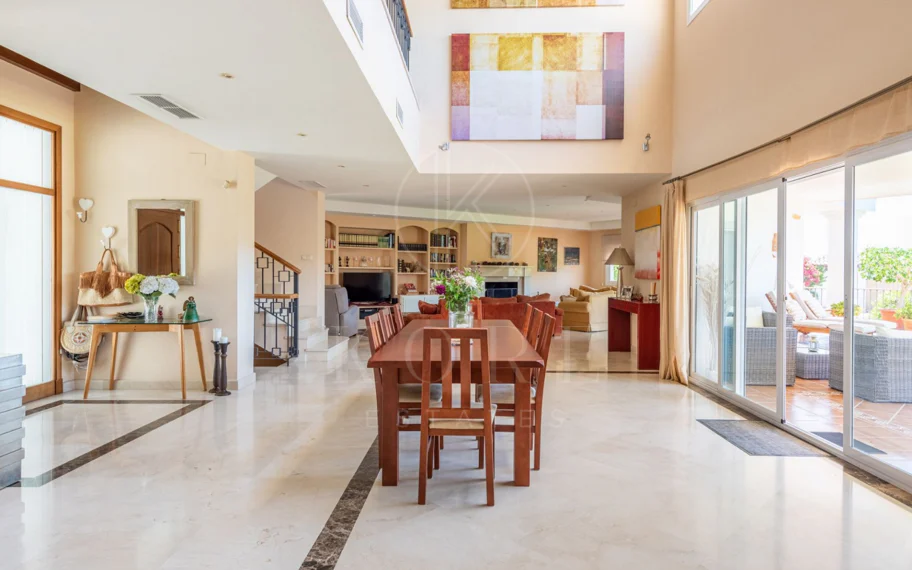 Andalusian luxury villa in El Paraiso Alto