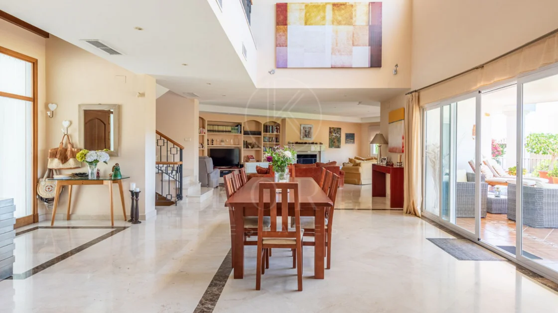 Andalusian luxury villa in El Paraiso Alto