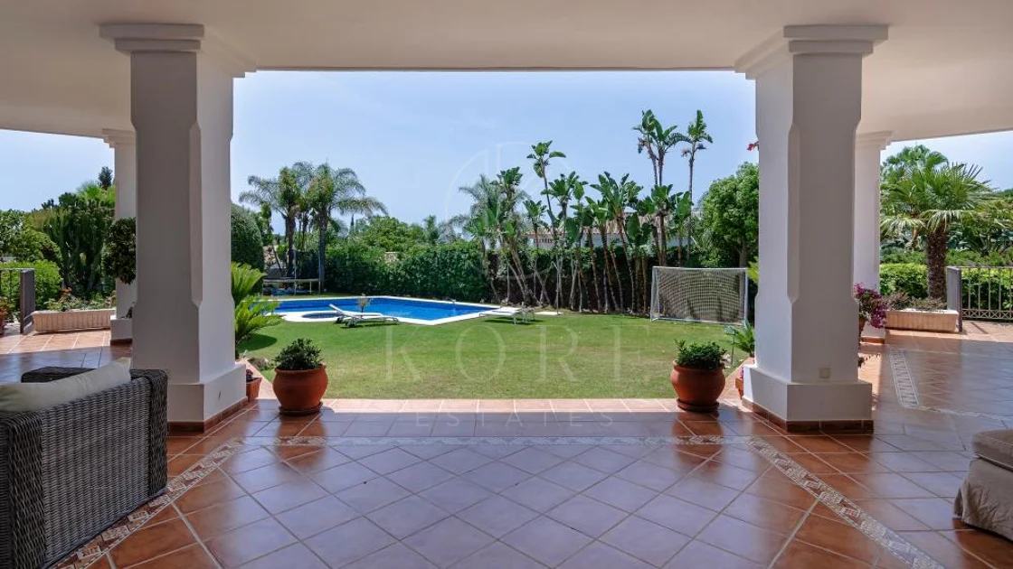 Andalusian luxury villa in El Paraiso Alto