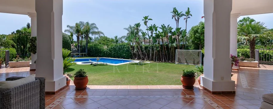 Andalusian luxury villa in El Paraiso Alto