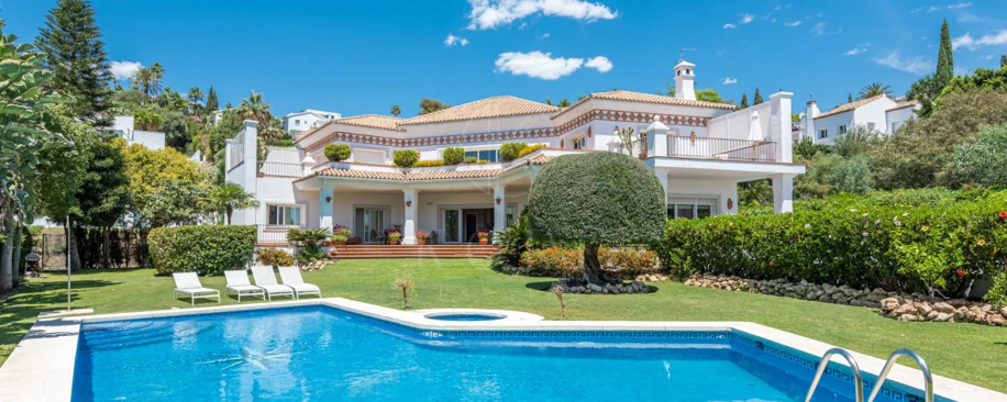 Andalusian luxury villa in El Paraiso Alto