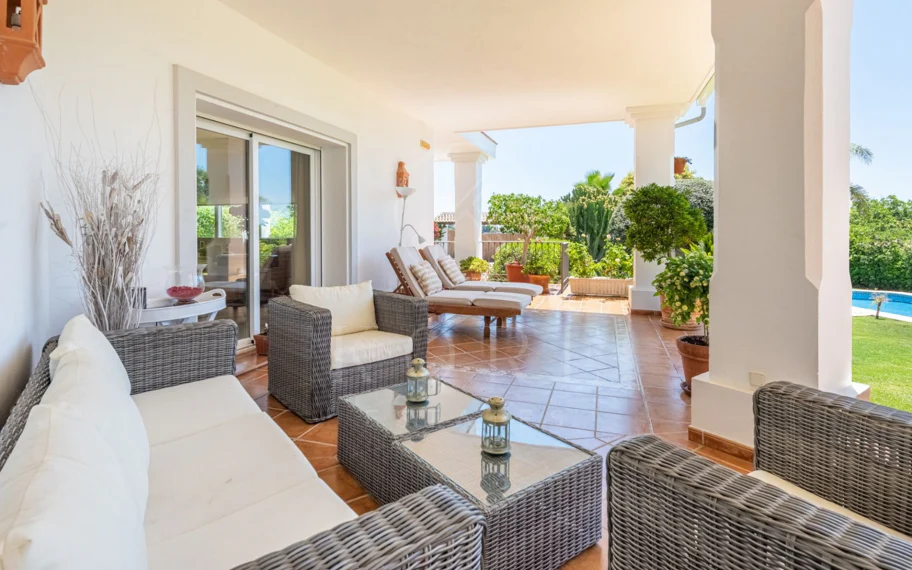 Andalusian luxury villa in El Paraiso Alto