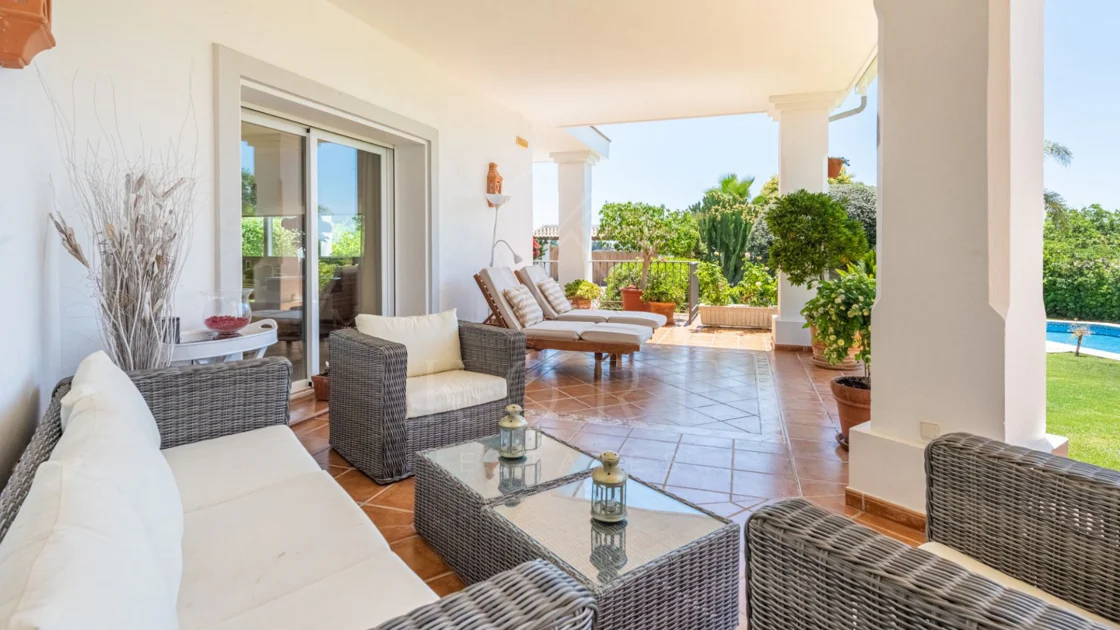 Andalusian luxury villa in El Paraiso Alto