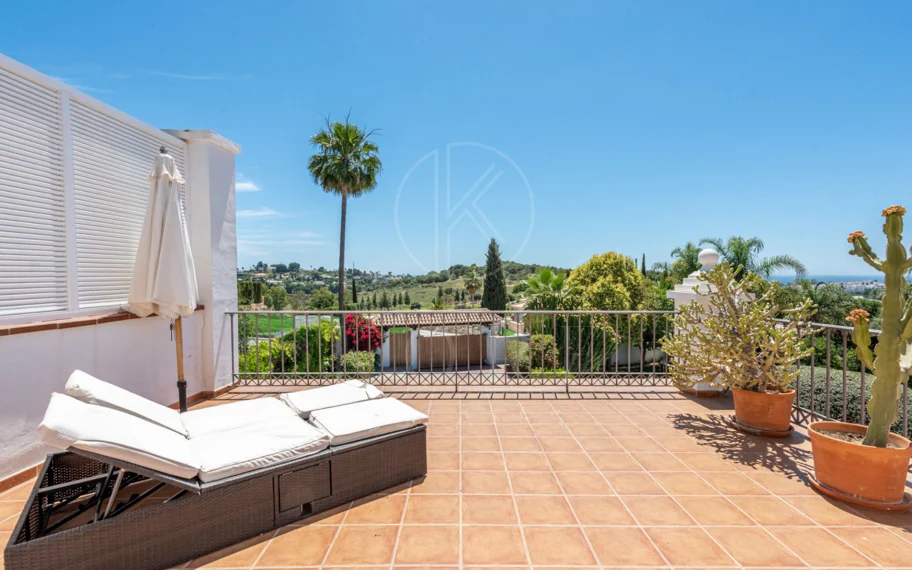 Andalusian luxury villa in El Paraiso Alto